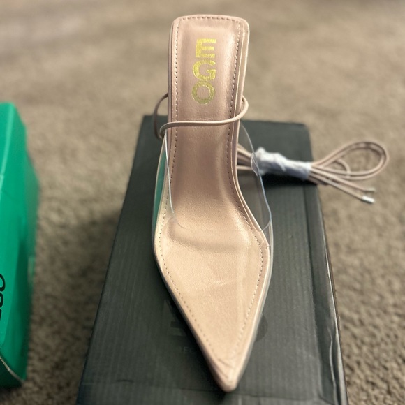 SANDRA LACE UP CLEAR PERSPEX POINTED TOE LOW HEEL IN NUDE PATENT - Picture 3 of 5